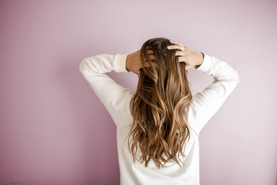 Rosmarino per far crescere i capelli più velocemente: risciacqui e  massaggi. Ecco l'Hair Oiling