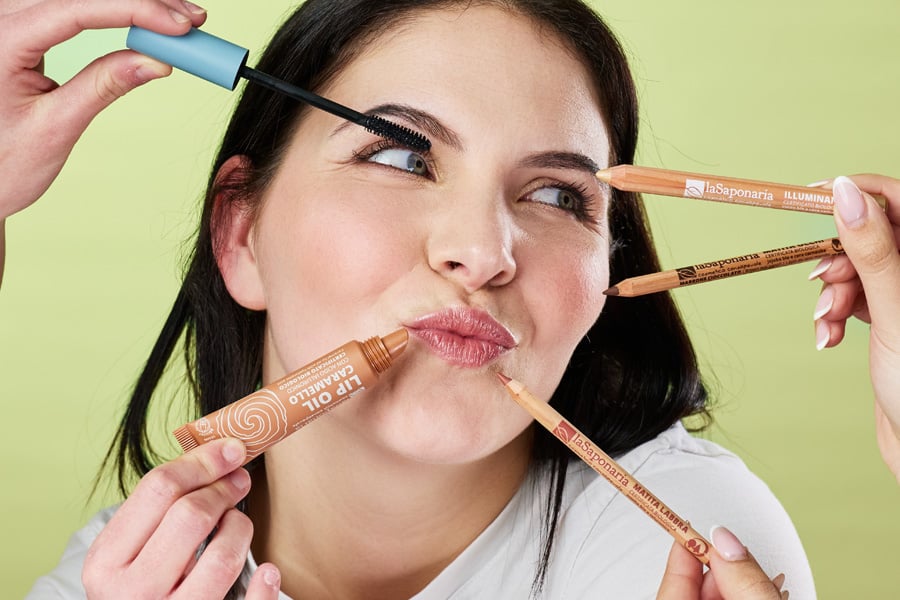 Make-up naturale che dura tutto il giorno: i prodotti che fanno davvero la differenza